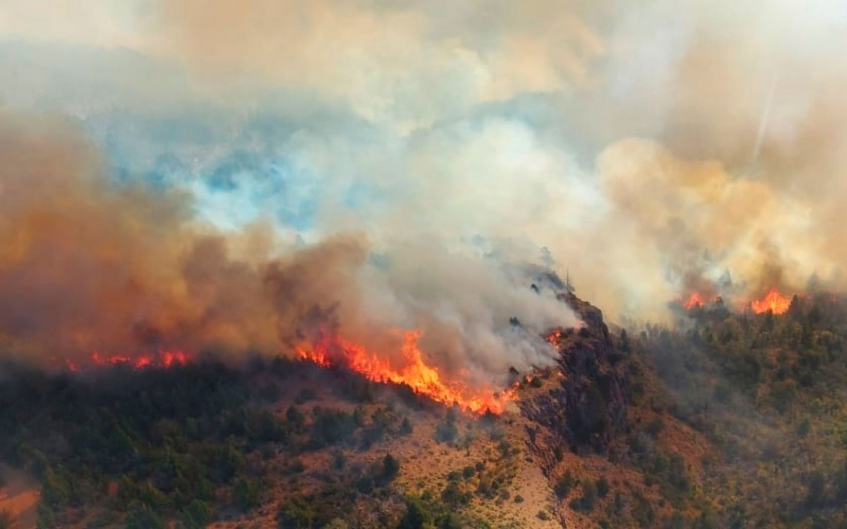 Emergencia en la Patagonia: El fuego arrasa más de 7.000 hectáreas y obliga a evacuaciones masivas